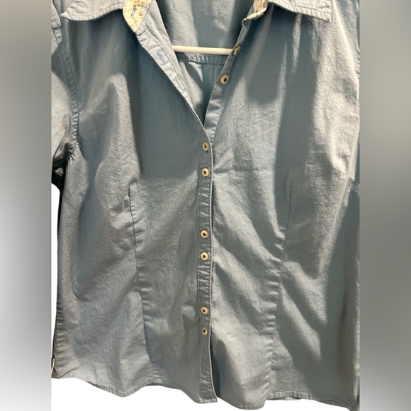 Dockers Women’s Button-Up Shirt – Classic Y2K Style with Floral Trim – Size L - Picture 3 of 7